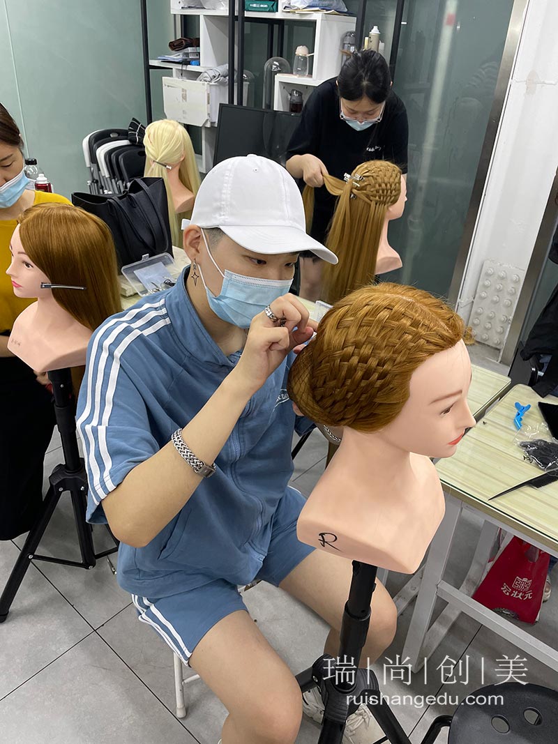 爱了！发型研修课，百款发型专业在线