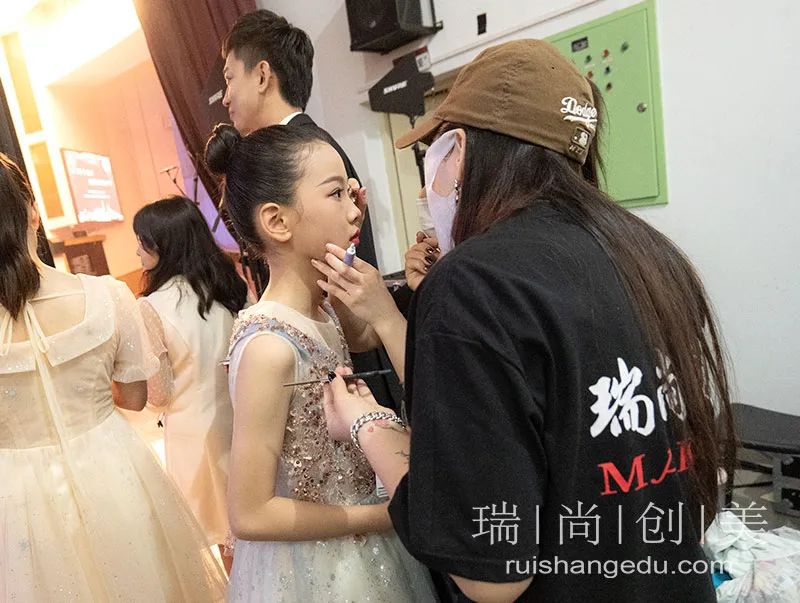 三方面教你如何选择合适的化妆学校？