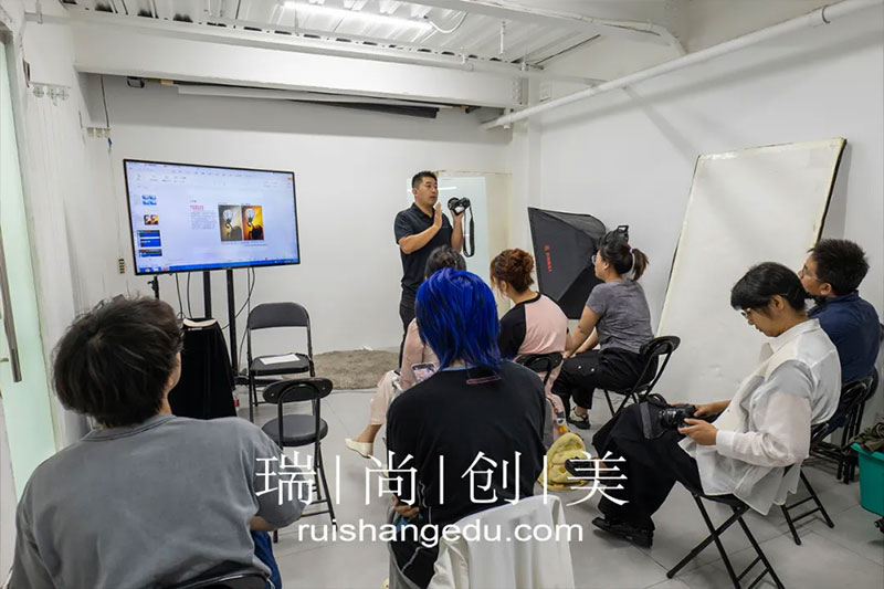没有基础想学摄影，有必要去培训学校吗？