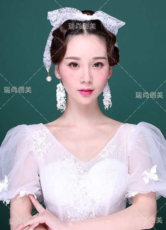 学彩妆