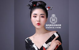 初学者怎么学习化妆?如何快速学会？