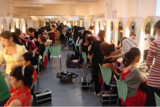 北京化妆学校学费是如何制定的