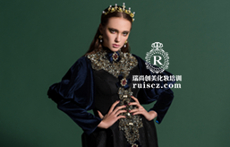  初学化妆，在哪里学习比较好？