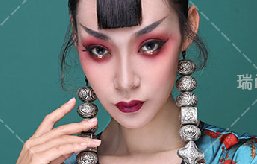 学彩妆容易吗?能学成专业彩妆师吗?