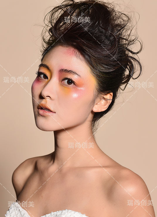 焕彩明眸