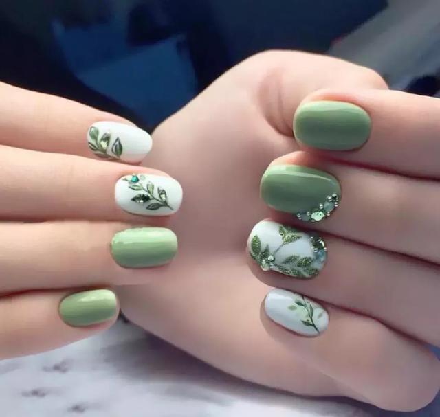 春季流行美甲款，和春天来个约会吧~
