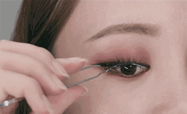 为什么你的睫毛总是贴的不翘还扎眼？