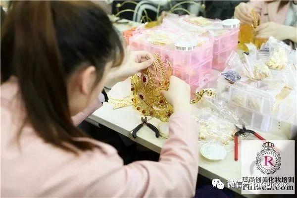 【今日课堂】饰品制作也能如此欢乐？闪瞎双眼！