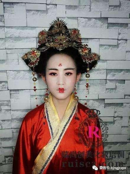 确认过眼神，你是我想邀请的人，化妆师pick一下？