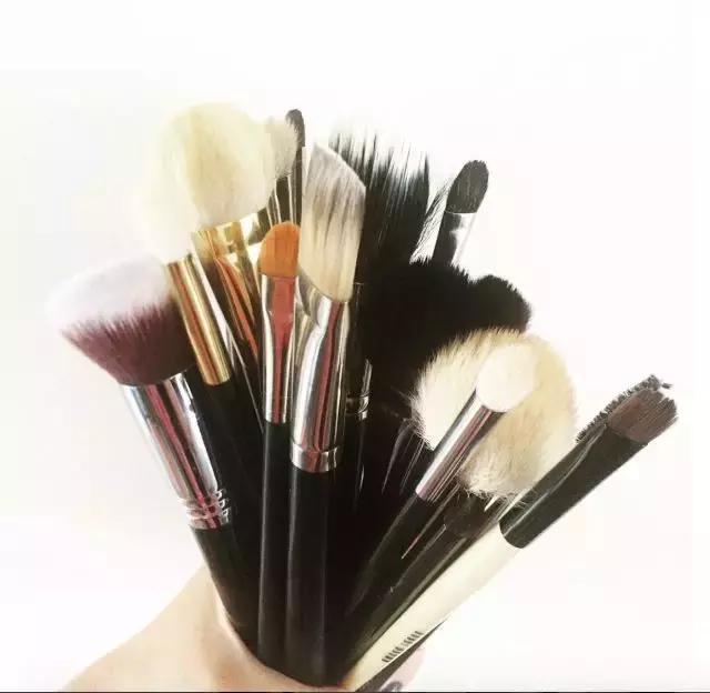 化妆师日常必备：想要更好看还得靠它们