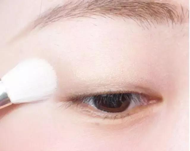 化妆师日常必备：想要更好看还得靠它们