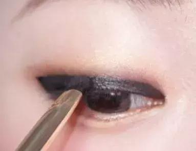 化妆师日常必备：想要更好看还得靠它们