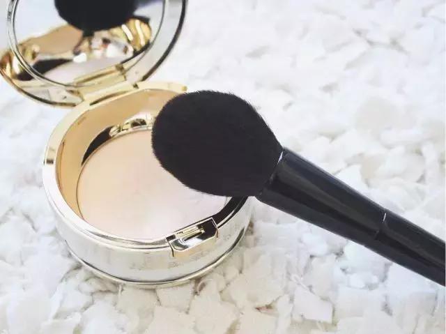 化妆师日常必备：想要更好看还得靠它们