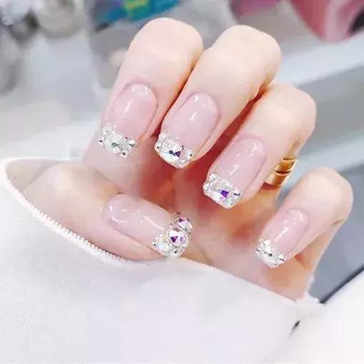 新娘大作战：备战黄金周，做上美美的新娘甲去拍婚纱照吧！