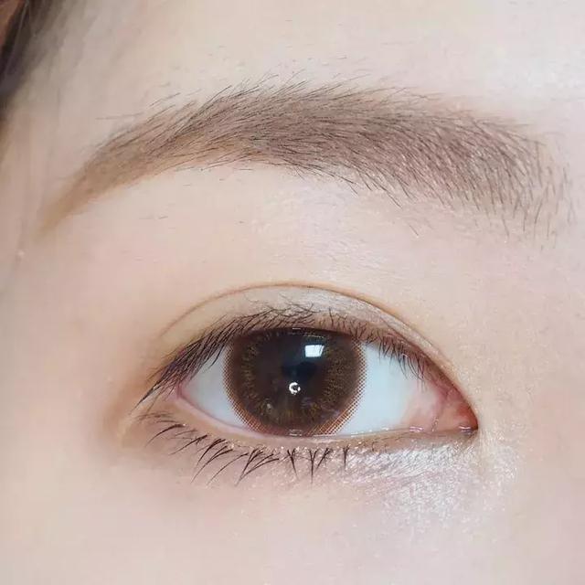 一个正儿八经的美妆教学：流行色+樱花妆，带你走花路~