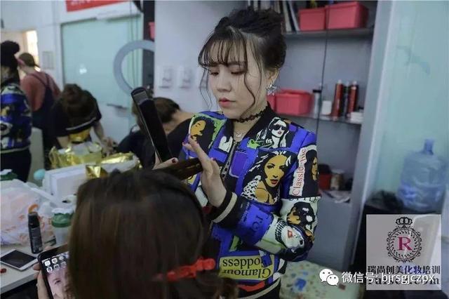 毕业生招聘：高薪差距，源于你选择的方向！