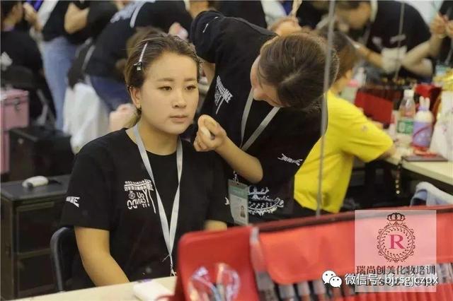 毕业生招聘：高薪差距，源于你选择的方向！