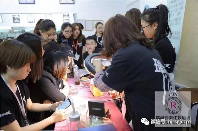毕业生招聘：高薪差距，源于你选择的方向！