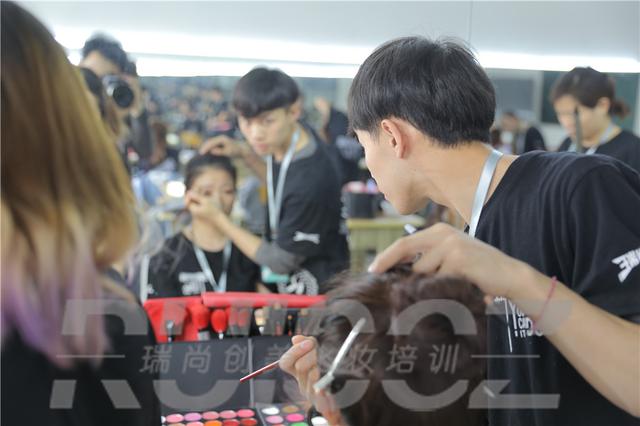 你们认真的样子……真的撩到我了！