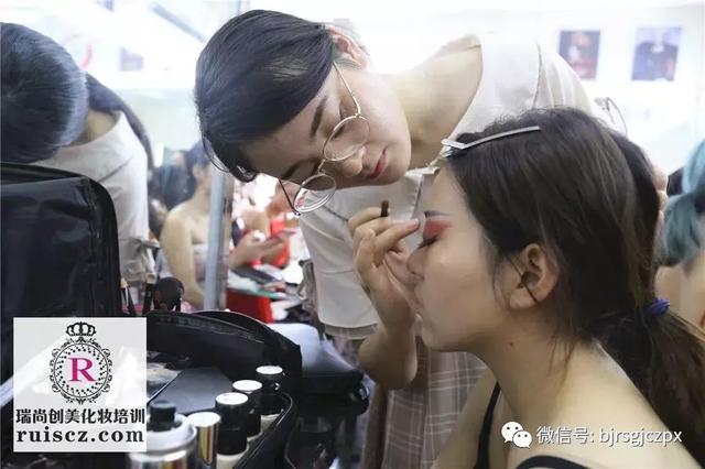化妆师提升段位的大招，直接又简单！