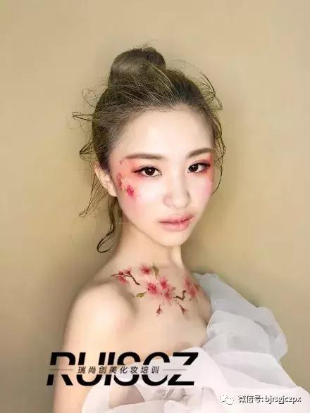 创意新娘|玩转夏日色彩,选对主题你就是焦点~