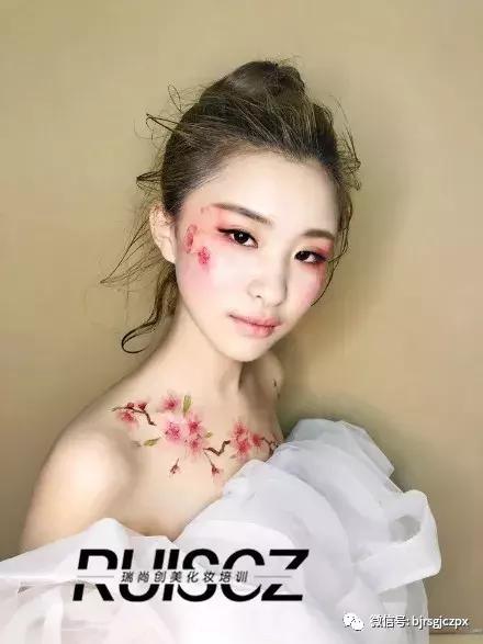 创意新娘|玩转夏日色彩,选对主题你就是焦点~