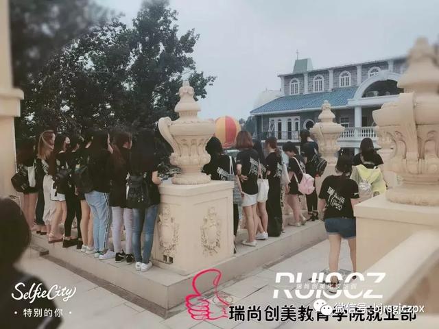 职业化妆师岗前就业指导,北京水晶之恋婚纱摄影基地