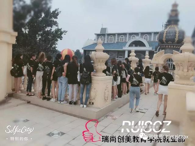 职业化妆师岗前就业指导,北京水晶之恋婚纱摄影基地