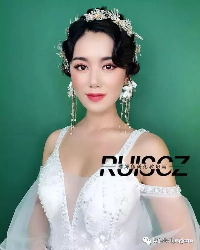 三大校区同期开学,逐梦美业未来可期!