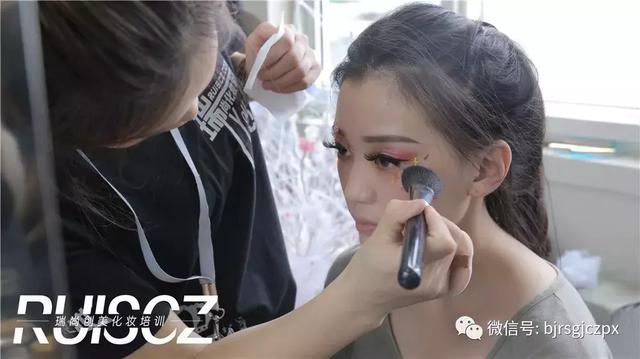 三大校区同期开学,逐梦美业未来可期!