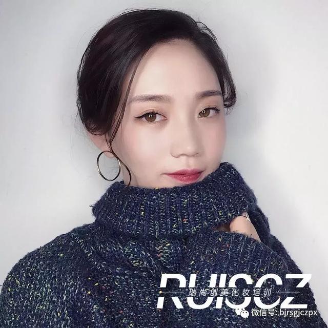 秋冬超抢戏的质感职业妆,安排上了!
