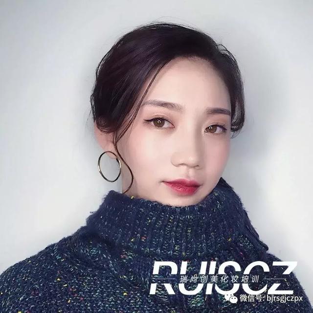 秋冬超抢戏的质感职业妆,安排上了!