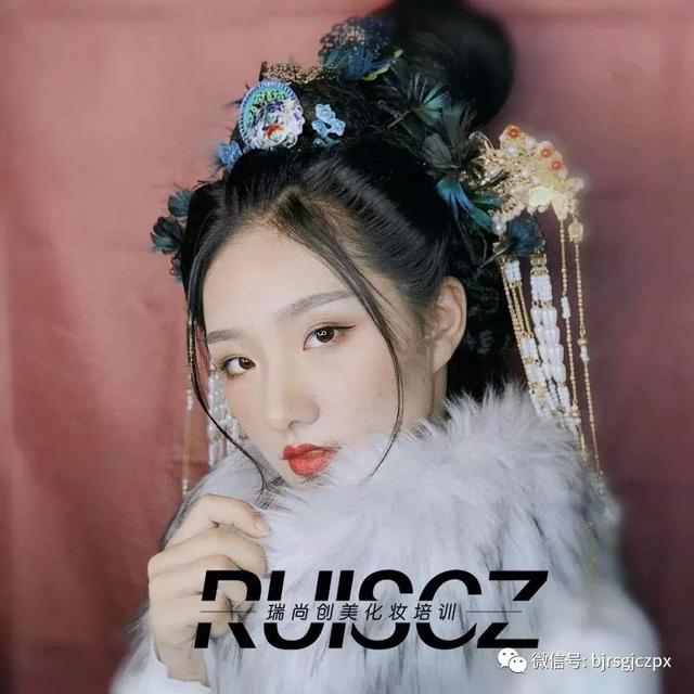 古装剧里精致的服道化,化妆师绝对是很重要的一环!
