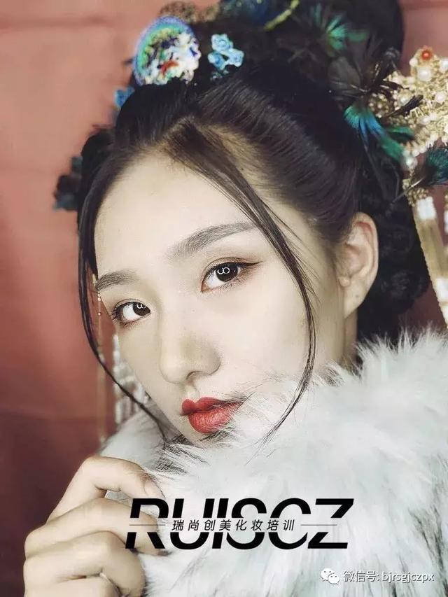 古装剧里精致的服道化,化妆师绝对是很重要的一环!