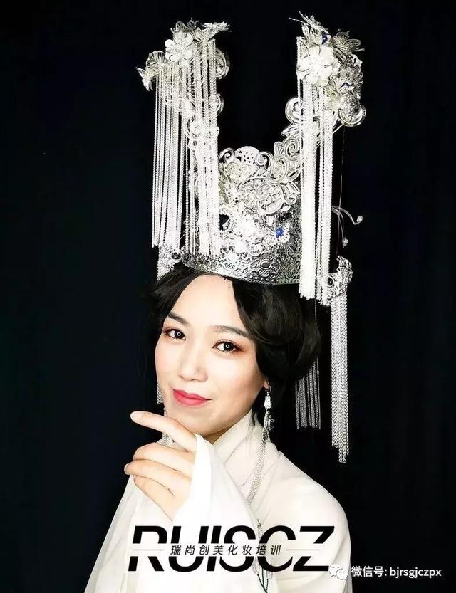 古装剧里精致的服道化,化妆师绝对是很重要的一环!