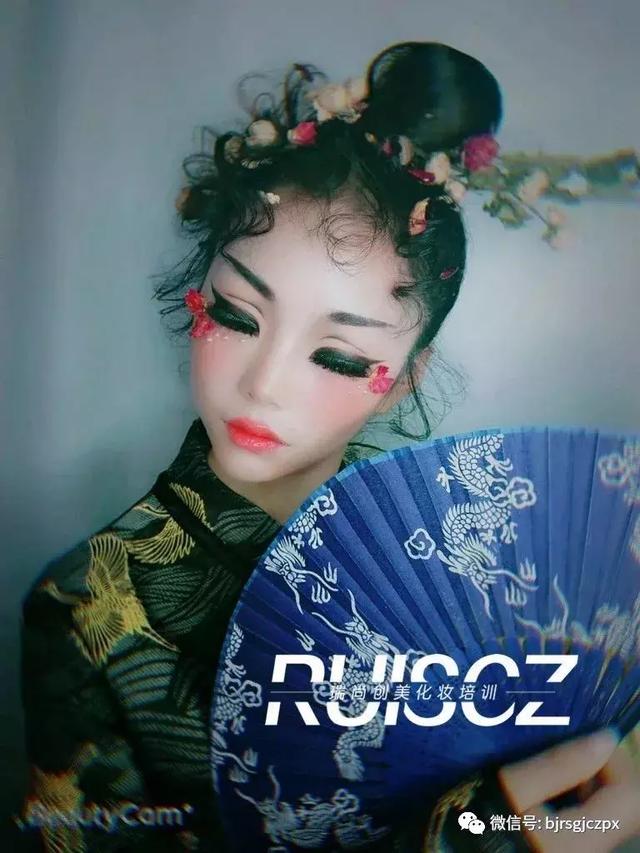 日系大眼妆容的秘密,化妆师的神秘力量?