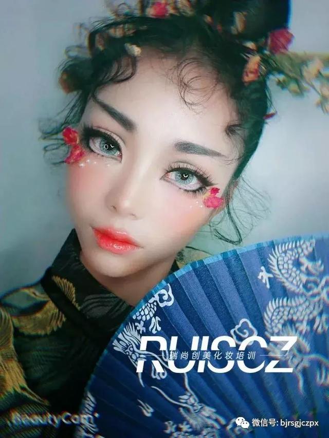 日系大眼妆容的秘密,化妆师的神秘力量?