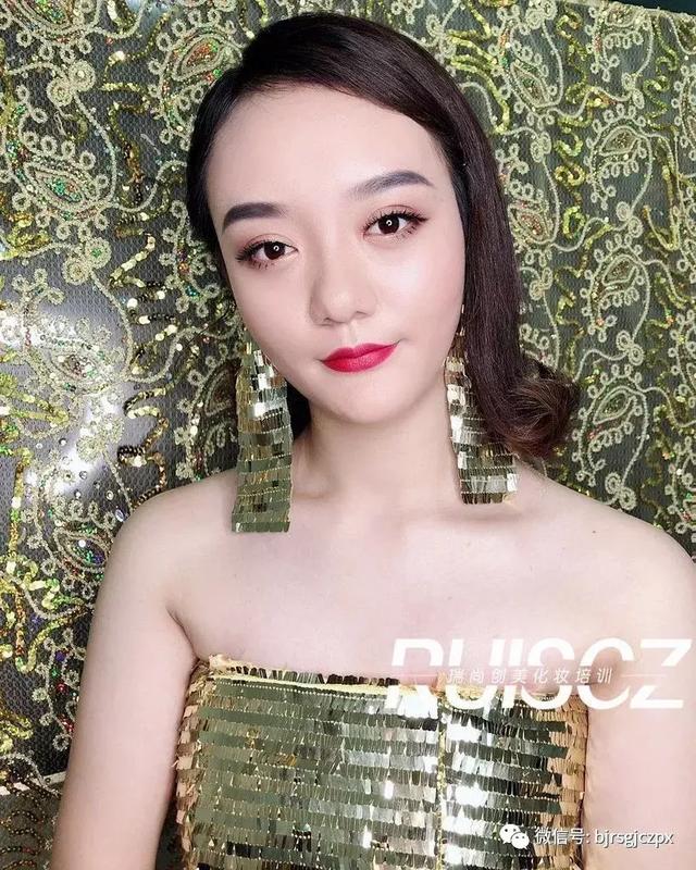 奢华晚妆|slay全场的金色,闪耀整个圣诞趴!
