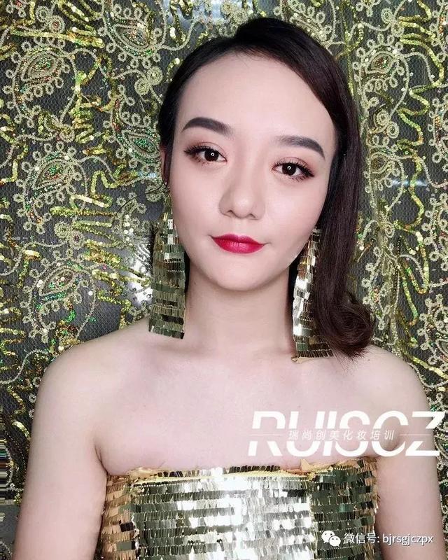 奢华晚妆|slay全场的金色,闪耀整个圣诞趴!