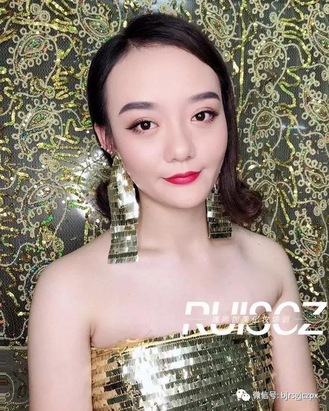 奢华晚妆|slay全场的金色,闪耀整个圣诞趴!