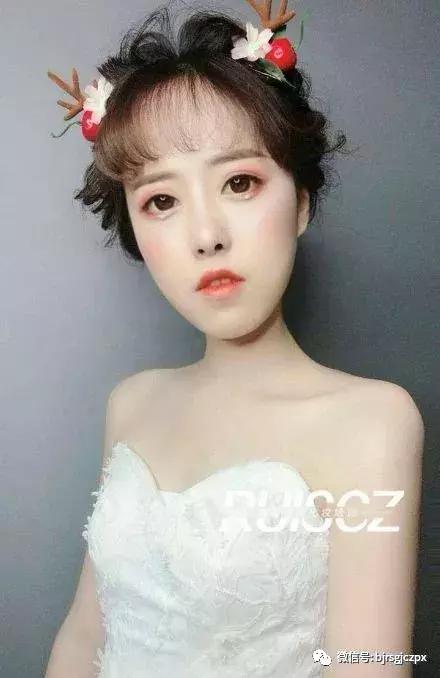 经典麋鹿妆+浪漫约会妆,承包你的圣诞美妆!