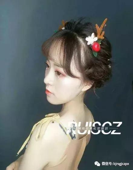 经典麋鹿妆+浪漫约会妆,承包你的圣诞美妆!
