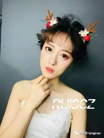 经典麋鹿妆+浪漫约会妆,承包你的圣诞美妆!