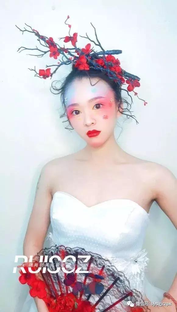 高段位水彩新娘,玩色达人的拿手好戏!