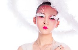 26岁学彩妆晚吗?26岁学化妆晚了些吧?