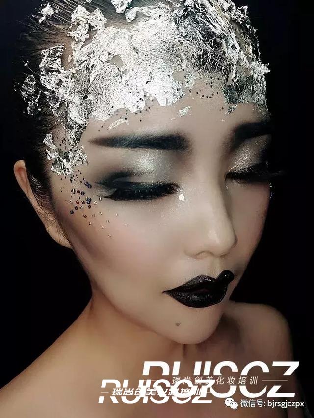 化身拜“金”Girl,体验酷炫金属潮妆!
