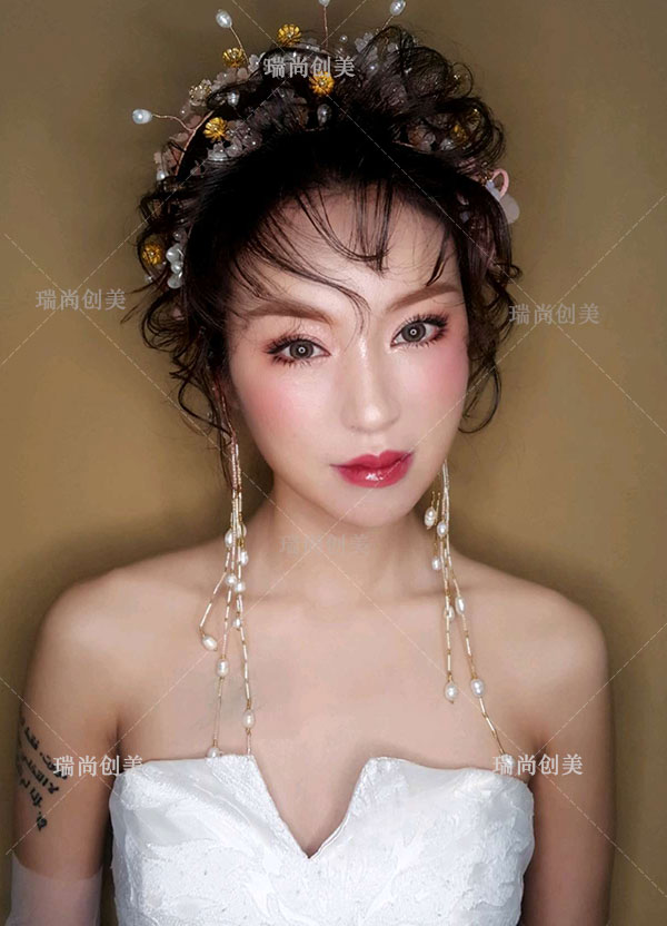 学彩妆
