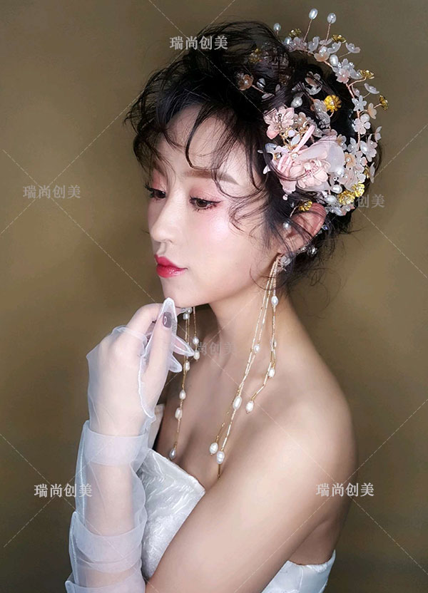 学彩妆
