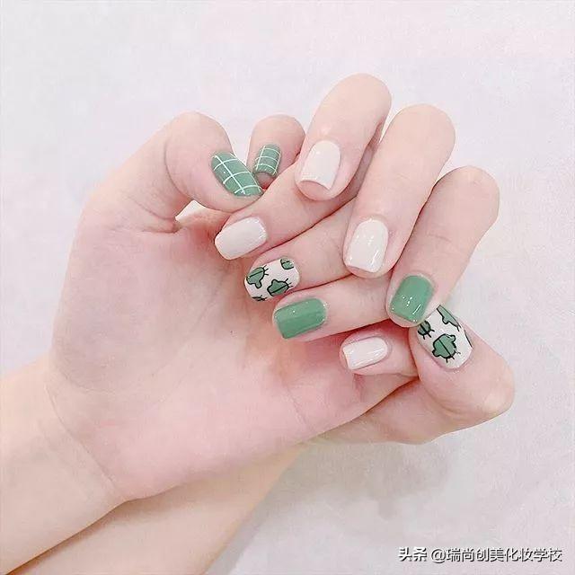 春日里好看的美甲款式,和绿色更配哦~