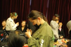 25岁了想学习化妆,25岁学化妆迟吗?